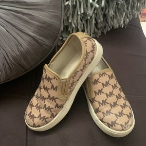 MK size 13 girls brown and tan Good condition